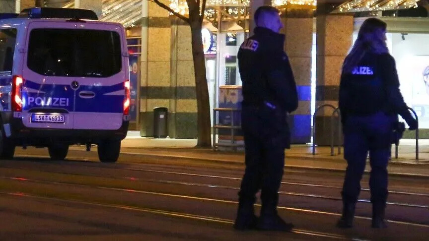 Gündemden Son Bilgiler: Berlin'de LGBT yürüyüşünün yapıldığı alanın yakınında bir araç kalabalığa daldı ve Son