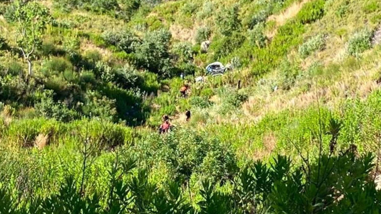 Sıcak Gündem: Antalya'da korkunç kaza! Uçuruma yuvarlanan otomobilde 5 kişi can verdi (Detaylar) ve Merak Edil