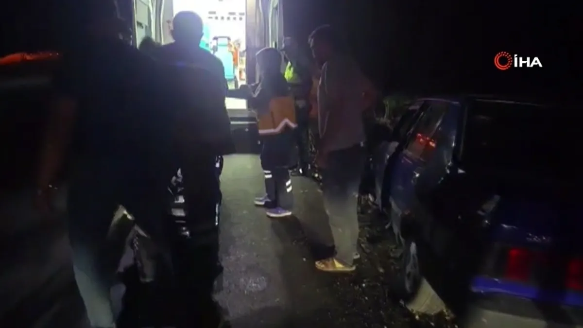 Son Gelişme: Son Gelişme: Malatya'da lastiği patlayan otomobil refüje çarptı: 1 yaralı ve Son Gelişmeler ve Me