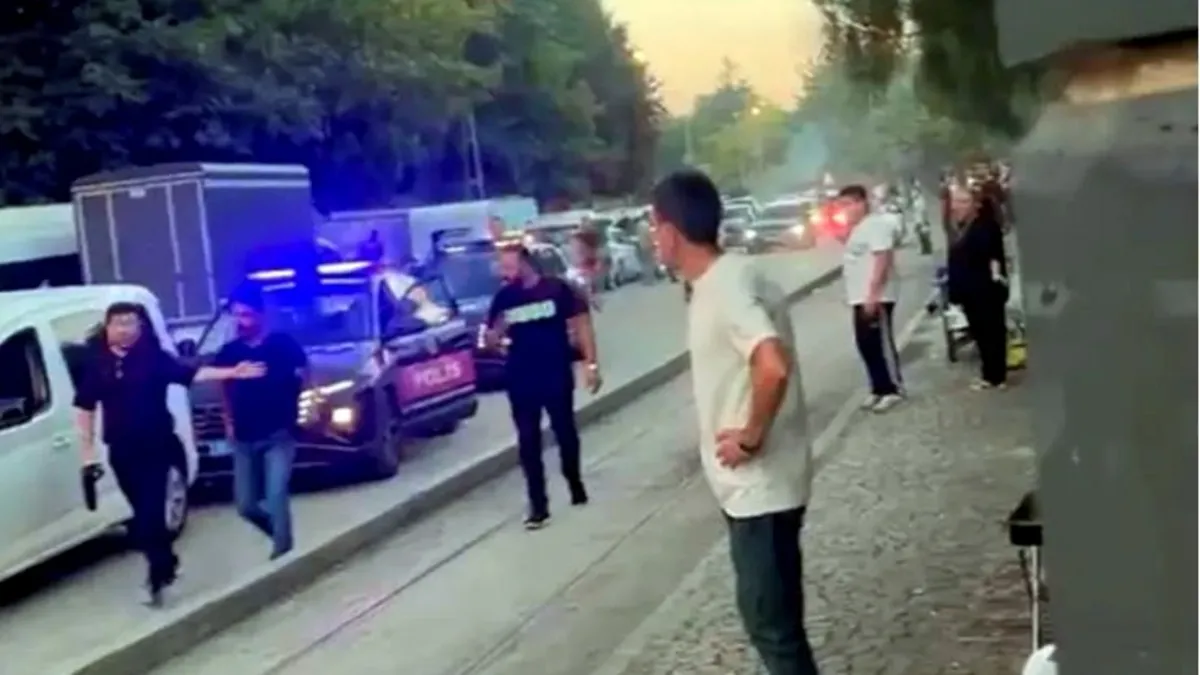 Gündemden Son Bilgiler: Son Gelişme: Kağıthane'de trafikte yol verme kavgasında 4 kişiyi bıçakladı! Polis hava