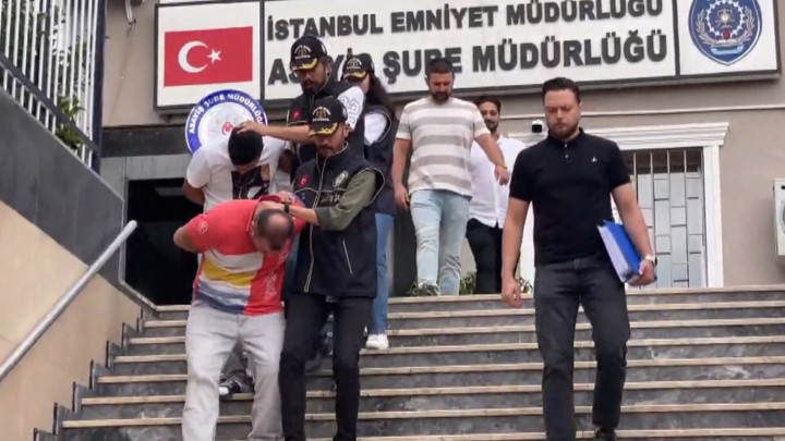 Gündemden Son Bilgiler: Son Gelişme: Bakırköy'de uzun namlulu silahla oto galeriye kurşun yağdıran şüpheliler