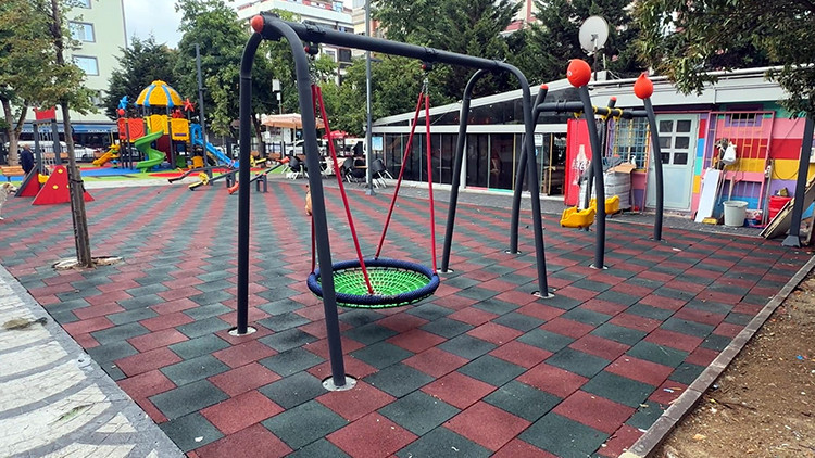 Kritik Açıklama: Avcılar’da çocuk parkına kurulan salıncakta 5 günde 4 kişi yaralandı