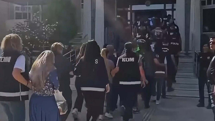 Gündemden Son Bilgiler: 'Vize başvurusu' tezgahıyla dolandırıcılık! Operasyonda ikinci dalga: 39 şüpheli hakkı