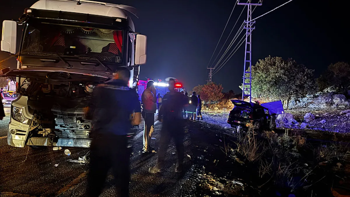 Ayrıntılar Netleşti: Mardin'de feci kaza! Otomobil ile kamyon çarpıştı: Ölü ve yaralılar var (Detaylar) | İşte