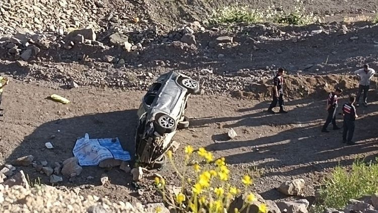Kritik Açıklama: Otomobil dere yatağına devrildi: 3 ölü, 3 yaralı: Gelişmeler Takip Ediliyor