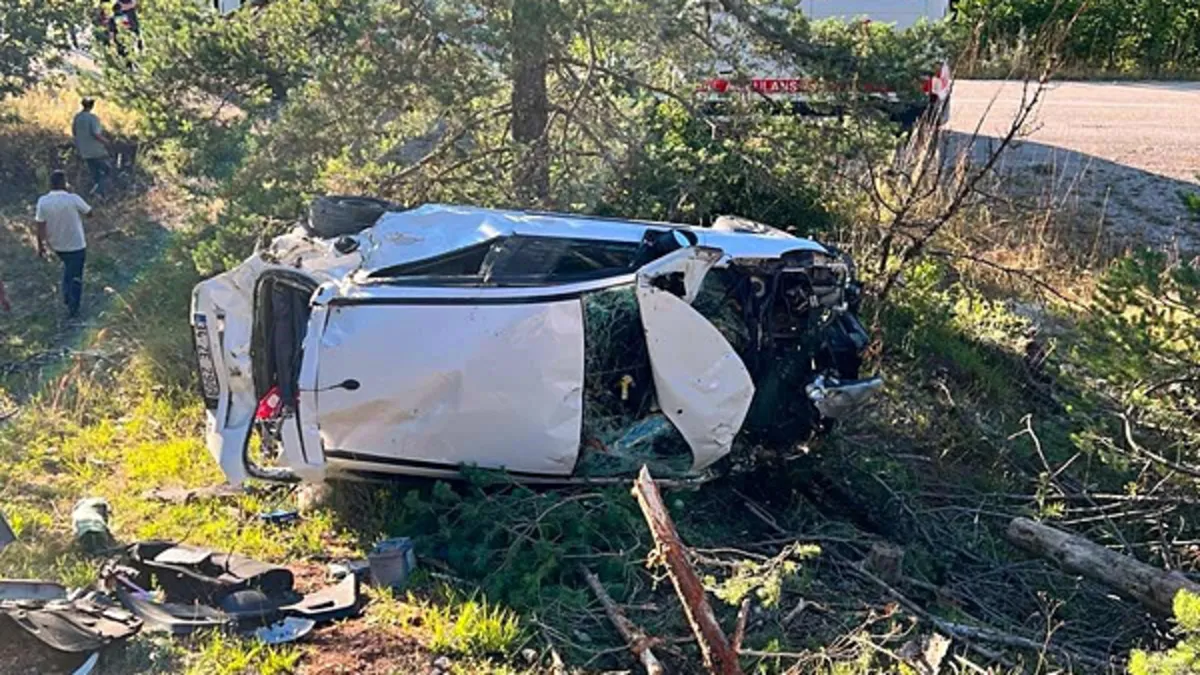 Ayrıntılar Netleşti: Kastamonu'da otomobil şarampole devrildi: 5 yaralı ve Merak Edilenler