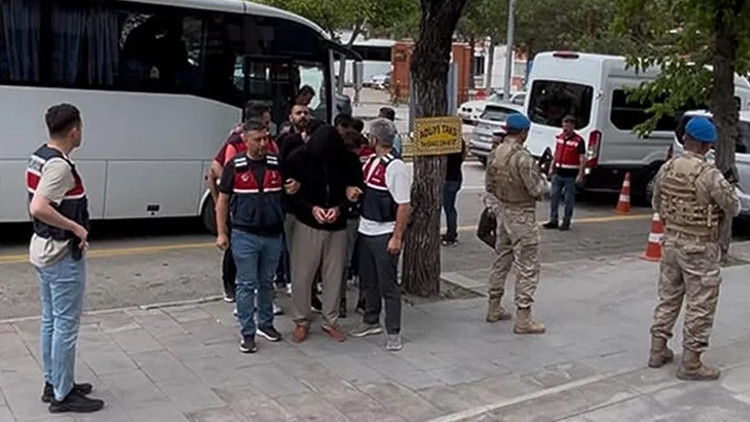 Kritik Açıklama: Analiz | Gülistan Doku soruşturmasında adliyeye sevk edilen 8 şüpheliden 6'sı için tutuklama