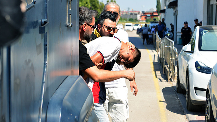 Gündemden Son Bilgiler: Son Gelişme: Husumetlilerine ateş açıp yoldan geçen Selahattin'i öldürmüştü: Zırhlı ar