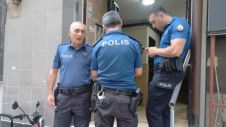 Son Gelişme: Apartman dairesinden kötü koku yayılıyordu: Ekipler eve girince korkunç gerçek gözler önüne seril