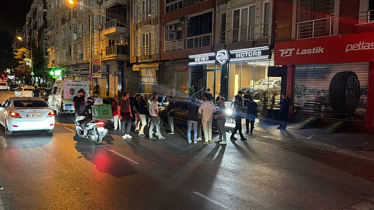 Gündemden Son Bilgiler: Eyüpsultan'da motosikletli saldırı! Oto galeriye kurşun yağmuru: Yaralılar var | İşte