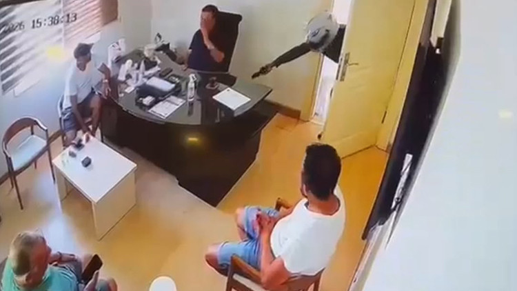 Mersin'de tatil sitesi başkanına silahlı saldırı: O anlar kamerada: İşte Ayrıntılar
