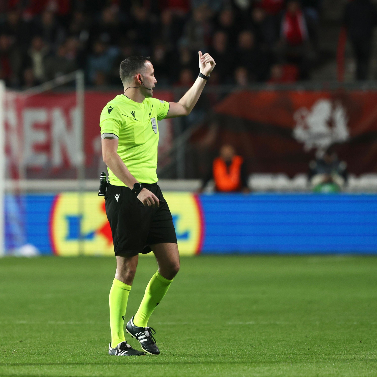 Gündemden Son Bilgiler: F.Bahçe-Sturm Graz maçına İngiliz hakem! (Detaylar) ve Merak Edilenler