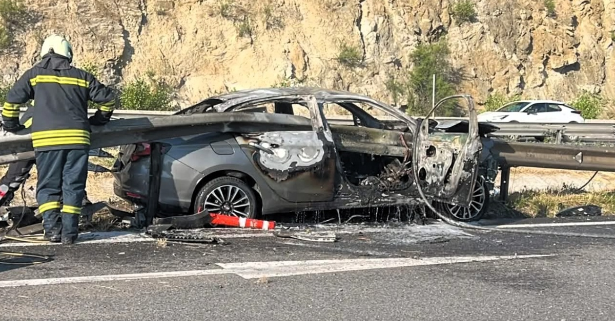 Gündemden Son Bilgiler: Araç alev aldı, 3 astsubay yaralandı: Gelişmeler Takip Ediliyor