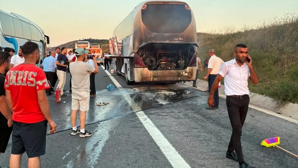Gündemden Son Bilgiler: Yolcu otobüsü alev aldı! Alevler büyümede söndürüldü (Detaylar)