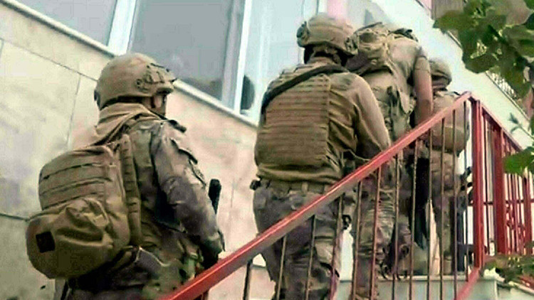 Sıcak Gündem: İzmir merkezli 3 ilde çete operasyonu: 36 şüpheliye gözaltı kararı ve Son Gelişmeler: Gelişmeler