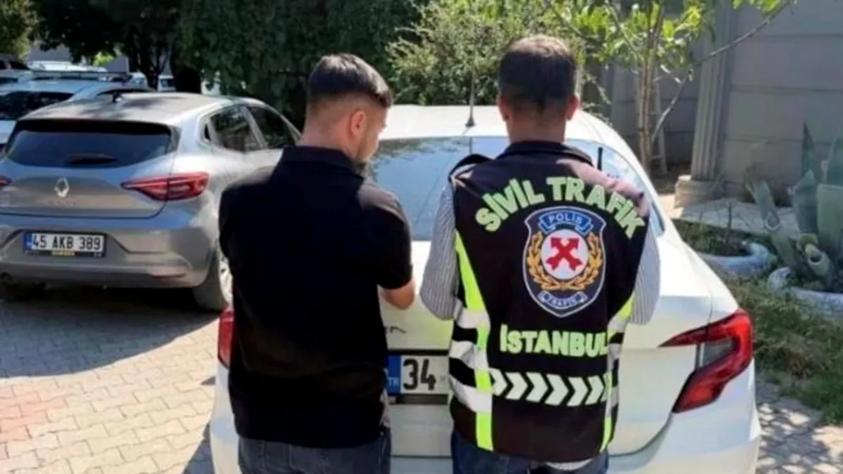Son Gelişme: Son Gelişme: Yolda yayaya küfredip darp eden sürücü ve yolcuya 360 bin lira ceza kesildi: İşte Ay