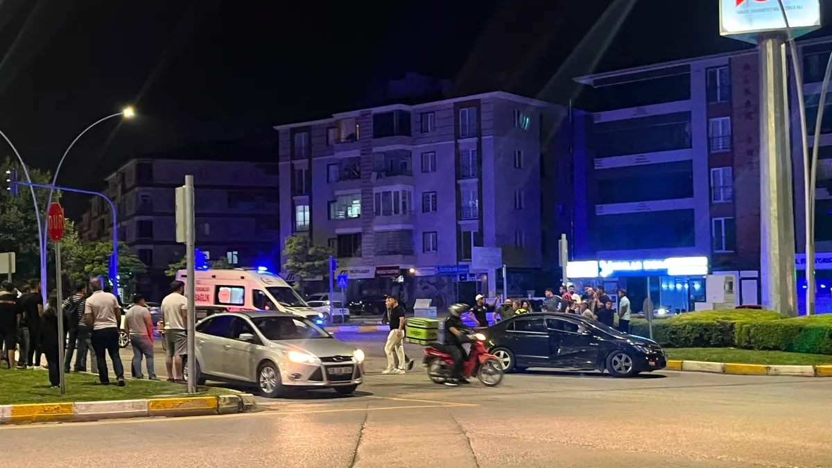 Gündemden Son Bilgiler: Alkollü sürücü kaza yaptı: Yardıma gelen gence saldırdı ve Son Gelişmeler ve Merak Edi