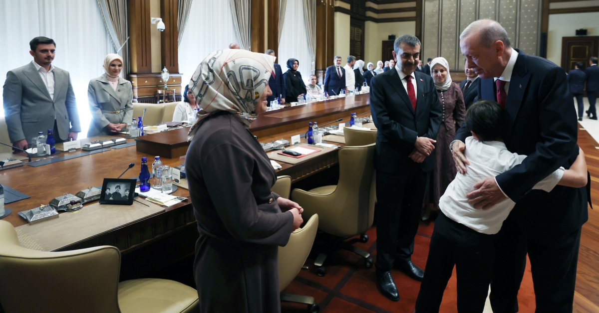 Gündemden Son Bilgiler: Analiz | Cumhurbaşkanı Erdoğan acılı aileleri kabul etti (Detaylar) - Son Dakika Bilgi
