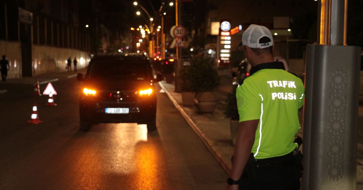 Gündemden Son Bilgiler: Son Gelişme: Huzur uygulamasında 83 gözaltı: İşte Ayrıntılar: Gelişmeler Takip Ediliyo