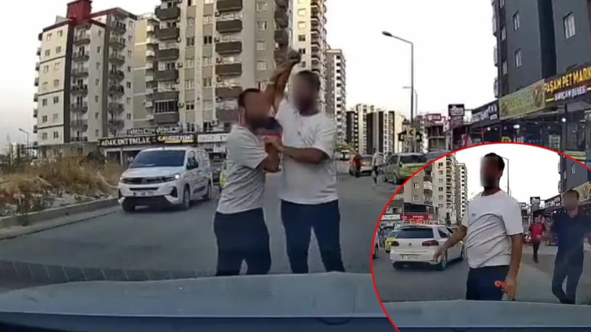 Kritik Açıklama: Son Gelişme: Adana'da trafikte testereli dehşet! Araç kamerasına olay anı saniye saniye yansı