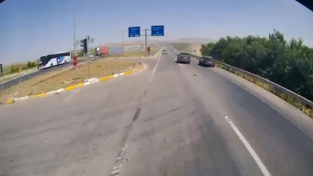 Son Gelişme: Konya'da bir kişinin öldüğü 10 kişinin de yaralandığı TIR dehşeti kamerada (Detaylar) | İşte Tüm