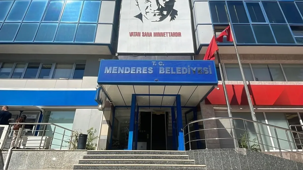 Kritik Açıklama: Son Gelişme: Menderes Belediyesi soruşturmasında 16 şüpheli adliyeye (Detaylar): Gelişmeler T