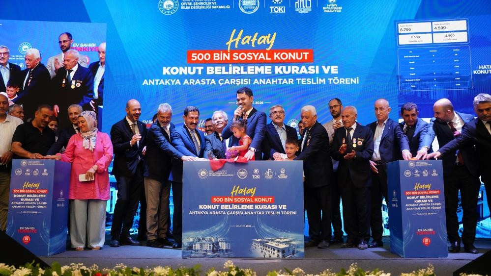 Kritik Açıklama: Son Gelişme: Bakan Kurum'un katılımıyla Hatay'da 8 bin 500 hak sahibinin konutu belirlendi |