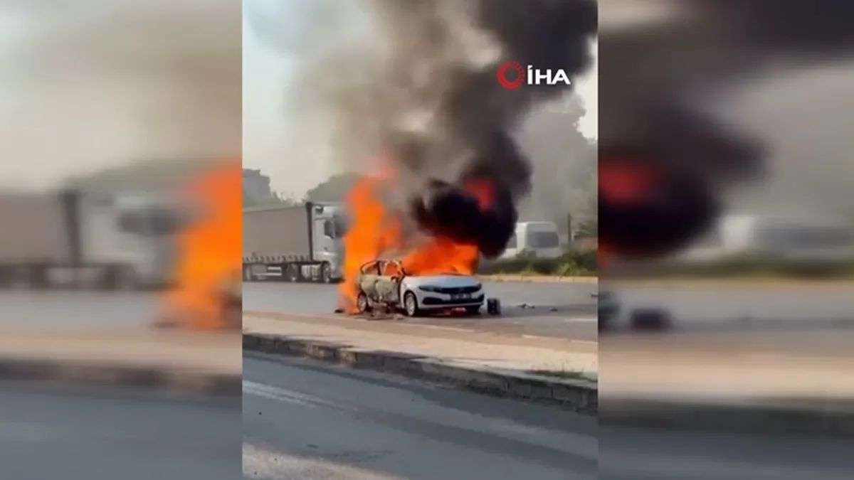 Seyir halindeyken aniden alev alan otomobildeki 4 kişi yaralandı ve Son Gelişmeler - Son Dakika Bilgileri