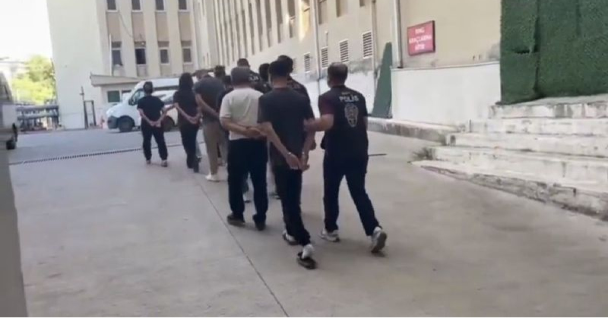 Sıcak Gündem: 3 aileye tehdit! 10 gözaltı, 2 tutuklama: İşte Ayrıntılar - Son Dakika Bilgileri