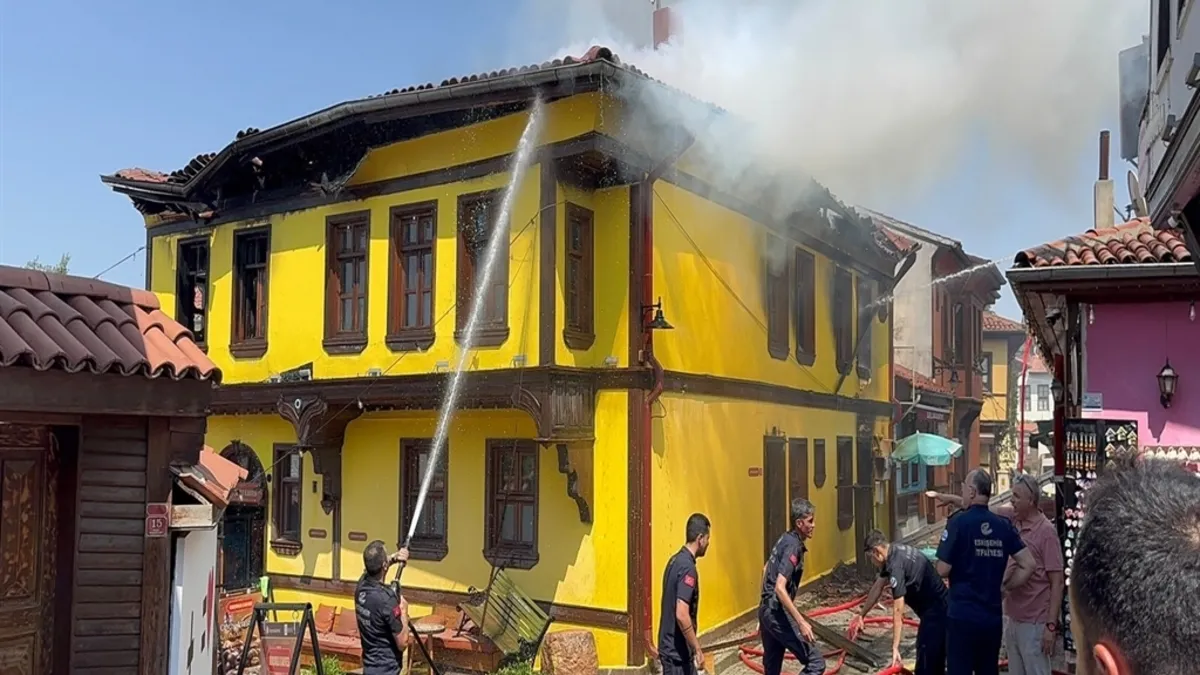 Son Gelişme: Eskişehir’de korkutan yangın! Kafedeki yangında 9 kişi dumandan etkilendi: İşte Ayrıntılar | İşte