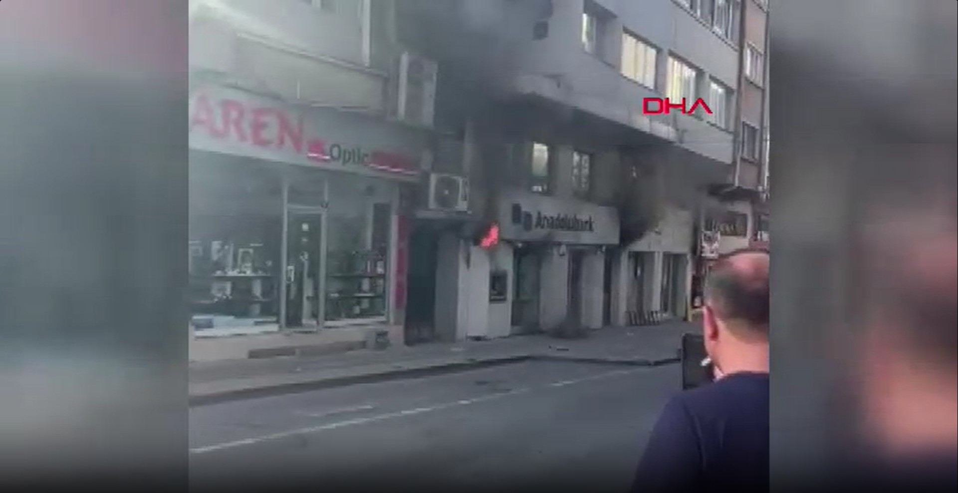 Kritik Açıklama: Sivas'ta banka şubesinde yangın - Son Dakika Bilgileri