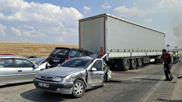 Gündemden Son Bilgiler: Analiz | Yangın nedeniyle görüş mesafesi Gerileme Kaydetti… 13 araç birbirine girdi (D