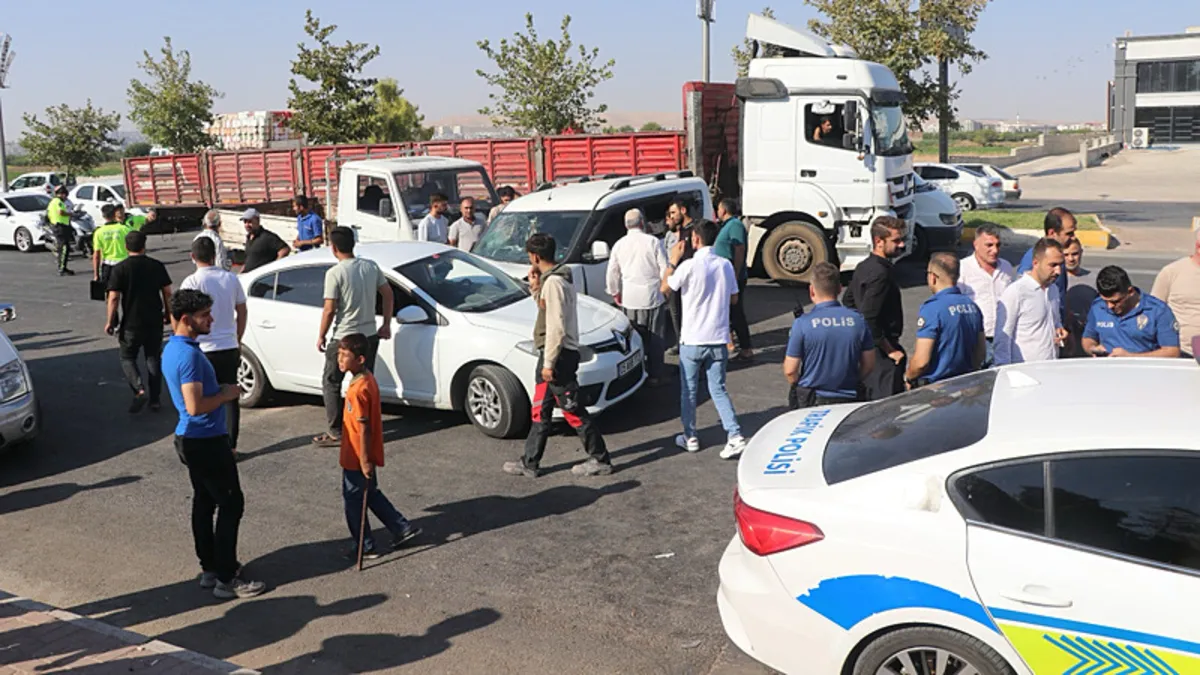 Analiz | Şanlıurfa'da 5 araç zincirleme kazaya karıştı! 7 kişi yaralandı ve Son Gelişmeler: Gelişmeler Takip E