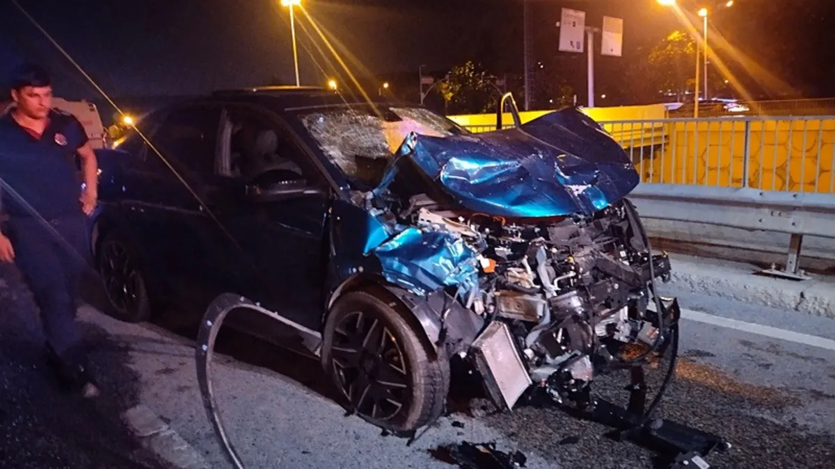Gündemden Son Bilgiler: Ümraniye'de gece yarısı feci kaza: 4'ü ağır, 6 yaralı: İşte Ayrıntılar: Gelişmeler Tak