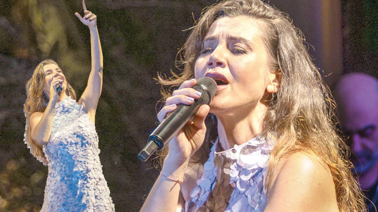 Ayrıntılar Netleşti: Gökçe Bahadır bebeğiyle sahnede: İşte Ayrıntılar | İşte Tüm Ayrıntılar