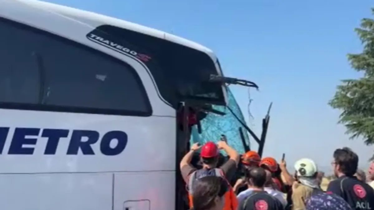 Kritik Açıklama: Analiz | SON DAKİKA | Yolcu otobüsü kamyona çarptı! 1'i ağır 8 yaralı ve Son Gelişmeler: Geli
