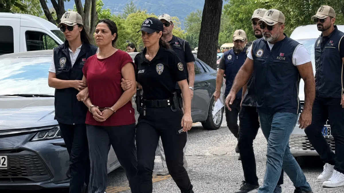 Son Gelişme: Son Gelişme: FETÖ’cü suikastçının ablası hakkında tutuklama kararı verildi: İşte Ayrıntılar: Geli