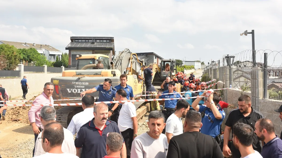 Son Gelişme: Tuzla’da toprak altında kalan işçi 3 saatte kurtarıldı (Detaylar): Gelişmeler Takip Ediliyor