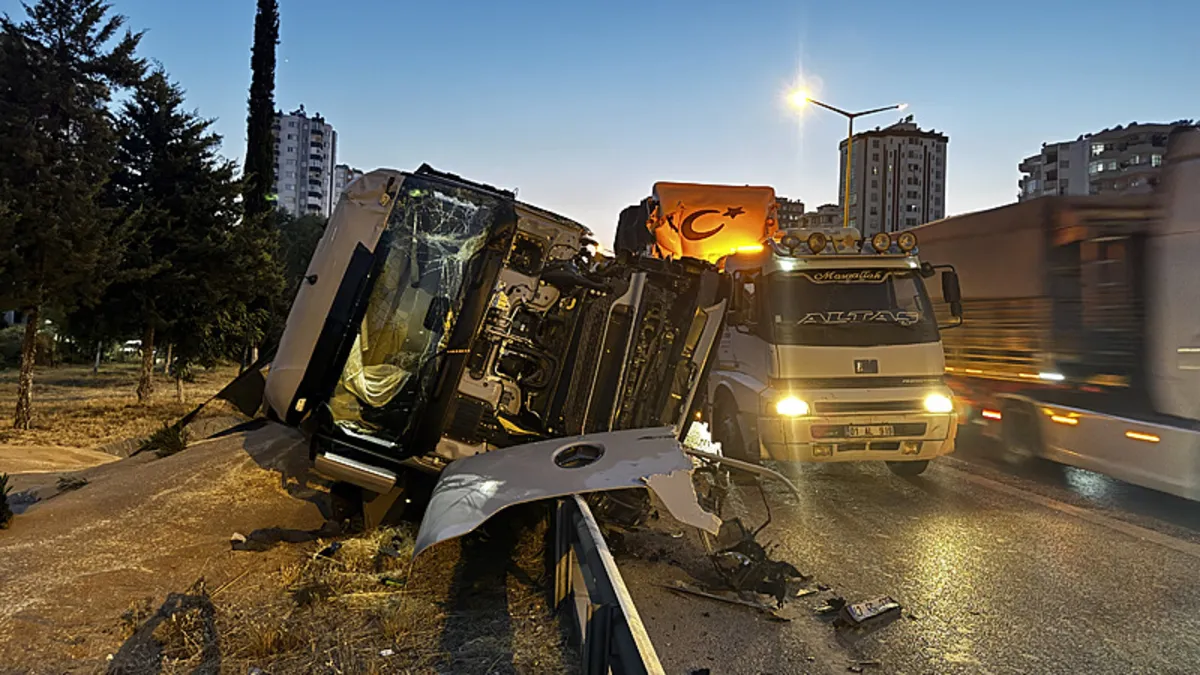 Son Gelişme: Adana'da zincirleme kaza: 4 kişi yaralandı (Detaylar): Gelişmeler Takip Ediliyor