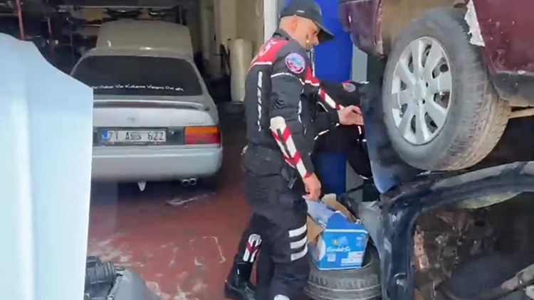 Gündemden Son Bilgiler: Ankara'da 'change' operasyonu: 3 iş yerine baskında 3 gözaltı (Detaylar) ve Merak Edil