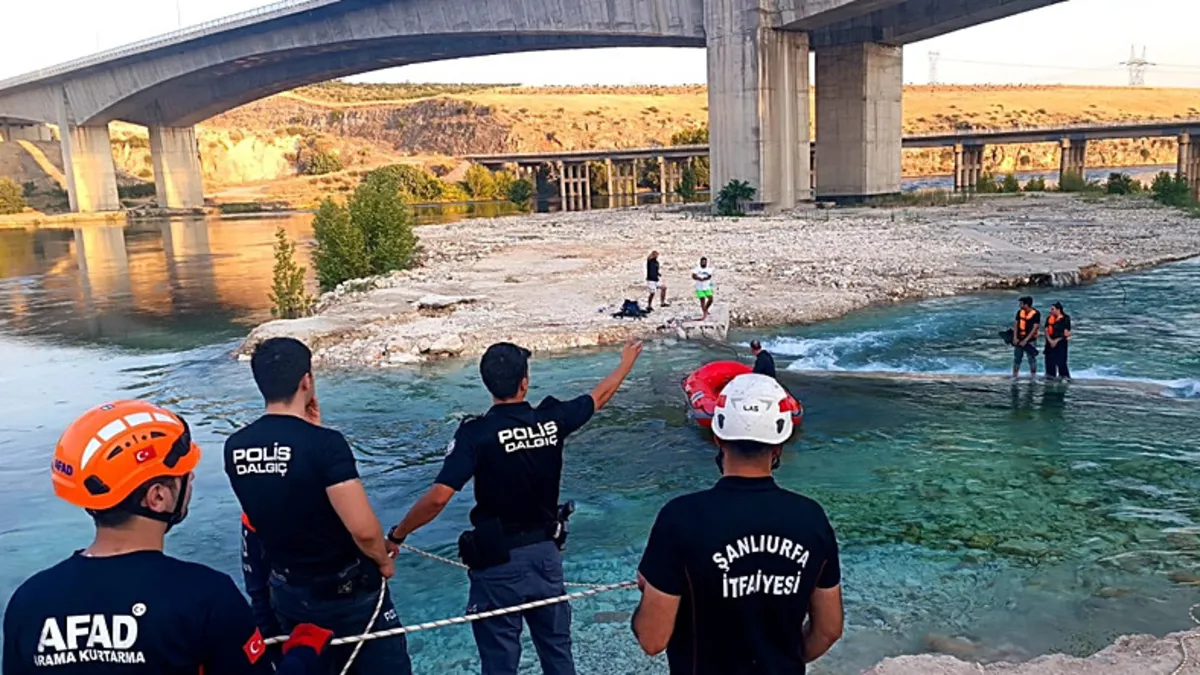 Son Gelişme: Fırat Nehri üzerindeki köprü altında mahsur kaldılar: 6 kişi kurtarıldı!: Gelişmeler Takip Ediliy
