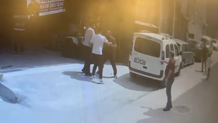 Bursa'da akrabaların dükkan kavgası: 1'i bıçakla 6 yaralı, 4 gözaltı ve Merak Edilenler