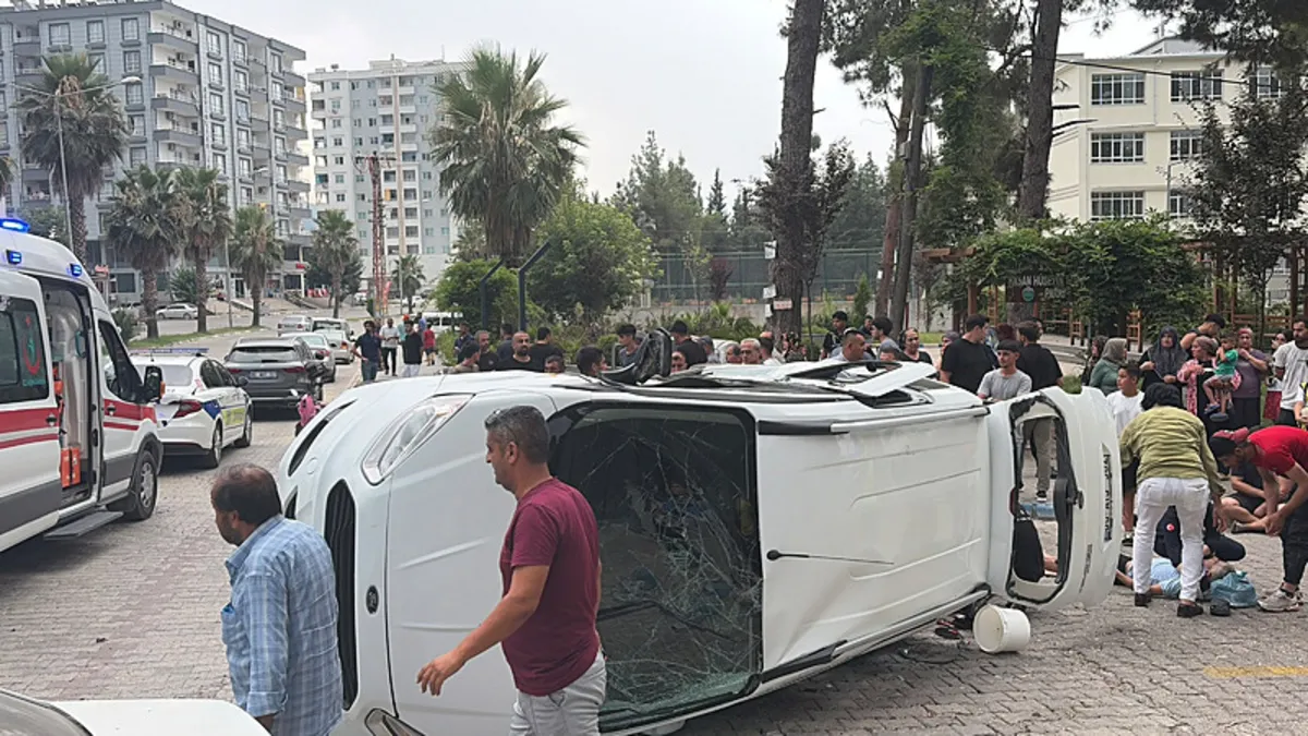 Kritik Açıklama: Osmaniye'de 2 otomobilin çarpıştığı kazada 5 kişi yaralandı: İşte Ayrıntılar | İşte Tüm Ayrın