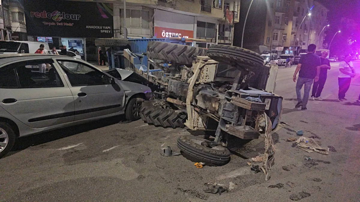 Gündemden Son Bilgiler: Elazığ'da otomobil ile traktör çarpıştı: 5 yaralı (Detaylar): Gelişmeler Takip Ediliyo