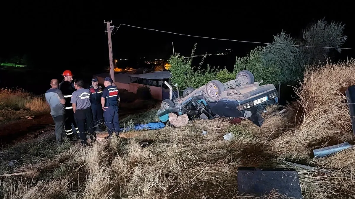 Feci kazada otomobil hurdaya döndü: 17 yaşındaki Ceren öldü, 2 genç ağır yaralı (Detaylar) ve Merak Edilenler