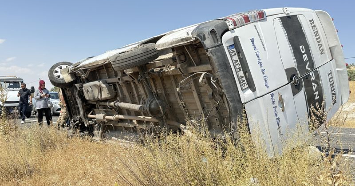 Gündemden Son Bilgiler: Minibüs devrildi: 2 ölü, 12 yaralı (Detaylar): Gelişmeler Takip Ediliyor