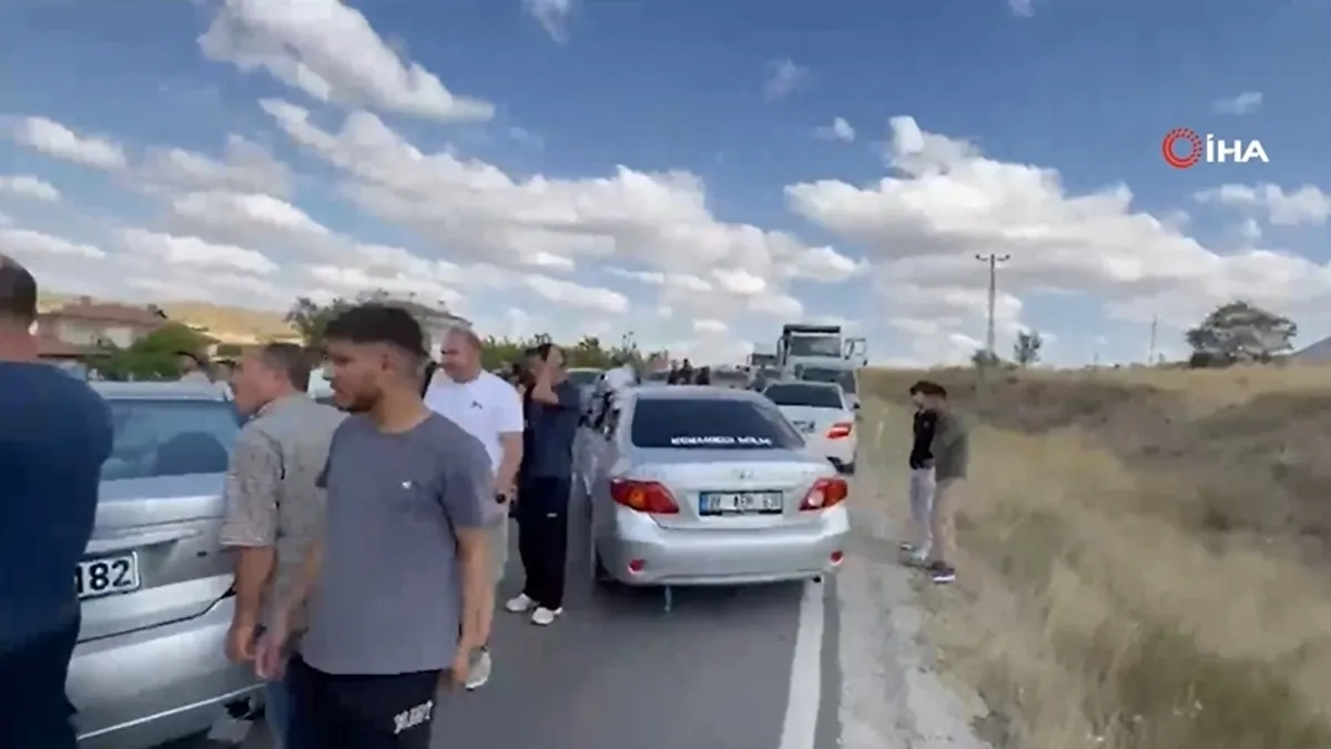 Son Gelişme: Çorum'da iki otomobil çarpıştı: 7 yaralı ve Son Gelişmeler: Gelişmeler Takip Ediliyor