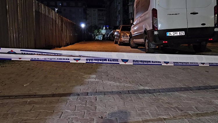 İstanbul'da inşaat alanında toprak kaydı, yolda çatlak oluştu ve Son Gelişmeler ve Merak Edilenler