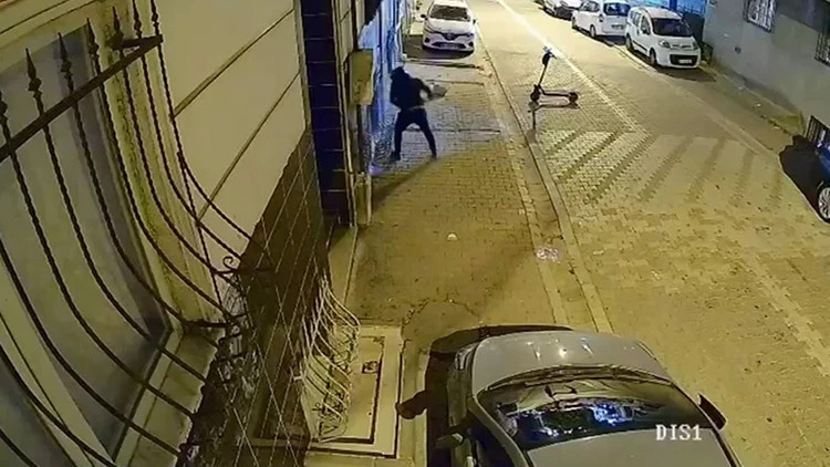 Kritik Açıklama: Son Gelişme: Esenyurt'ta eski sevgilinin kundakladığı evden baba zor kurtuldu | "Ölüm korkusu