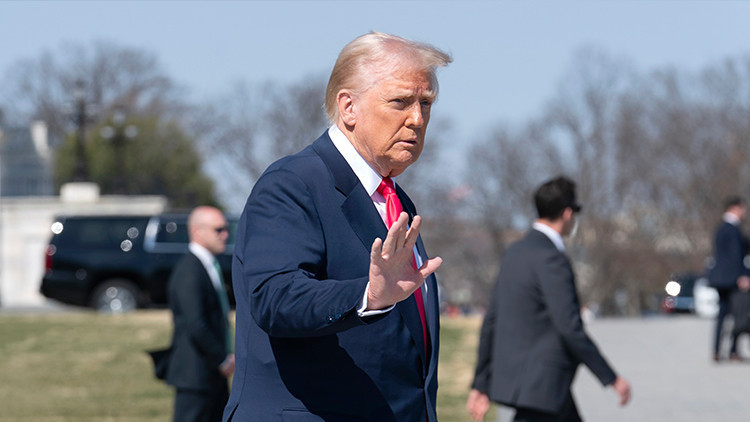 Ayrıntılar Netleşti: Son Gelişme: Trump 'Devrim Muhafızları' iddialarını yanıtladı! Umman'a tehdit: Bombalarız